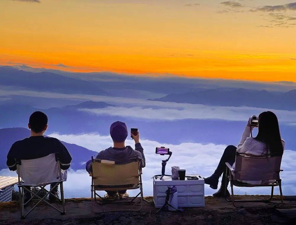 咖啡 菜场里品拿铁 云南把“金豆子”玩出新花样mg不朽情缘游戏试玩人民日报整版力荐！雪山下喝(图6)