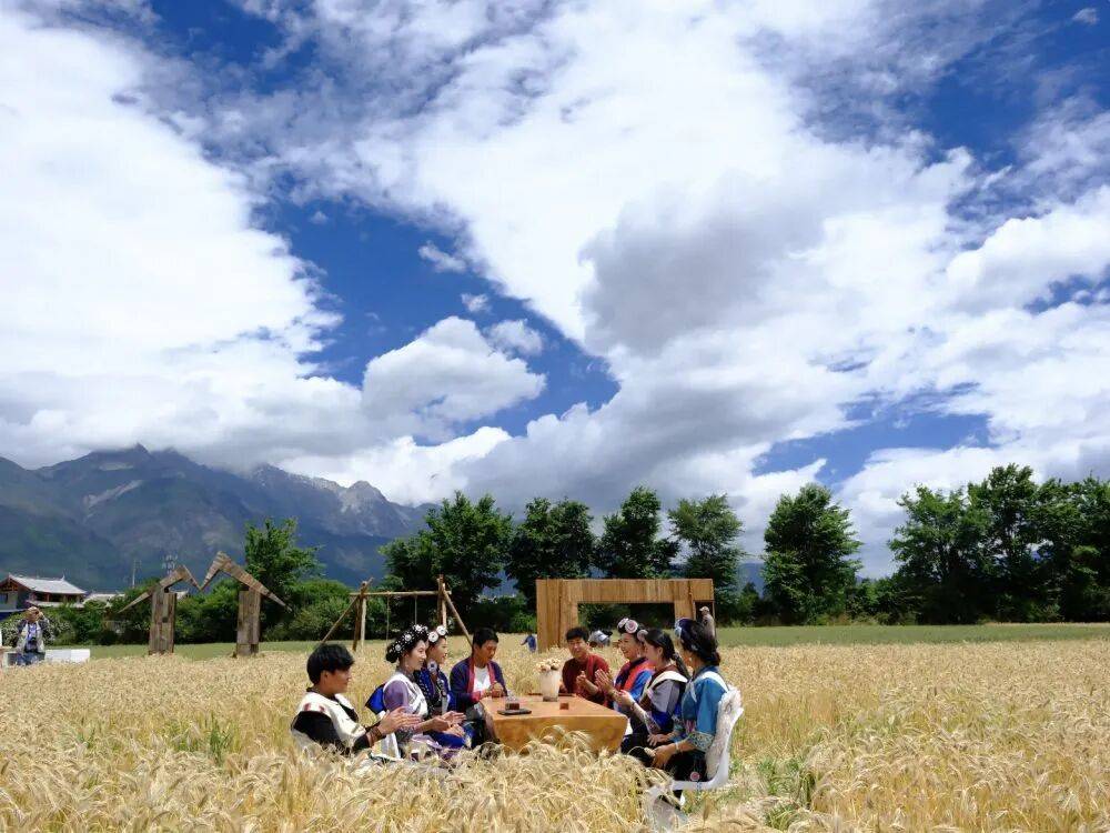 咖啡 菜场里品拿铁 云南把“金豆子”玩出新花样mg不朽情缘游戏试玩人民日报整版力荐！雪山下喝(图7)